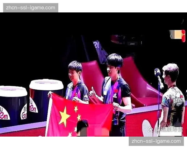 暖心一幕：对手球员受伤，主场球迷集体鼓掌致意